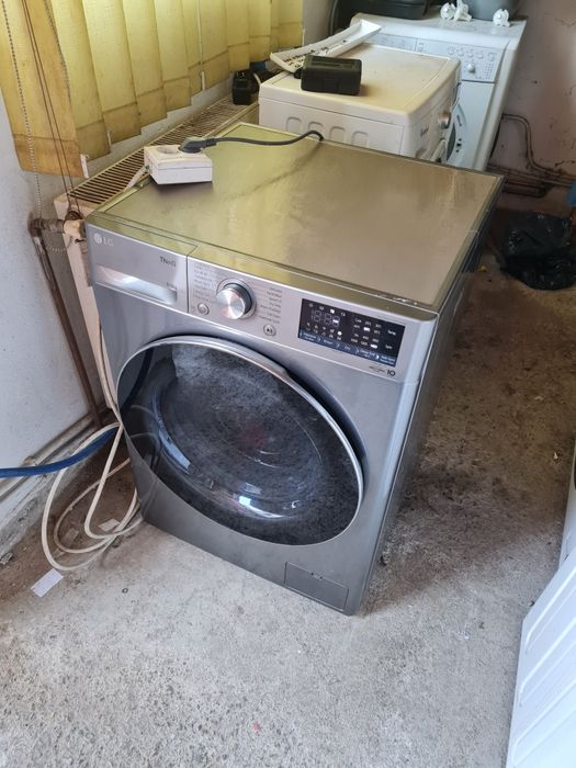 Masina de spalat rufe LG inox argintiu 9kg