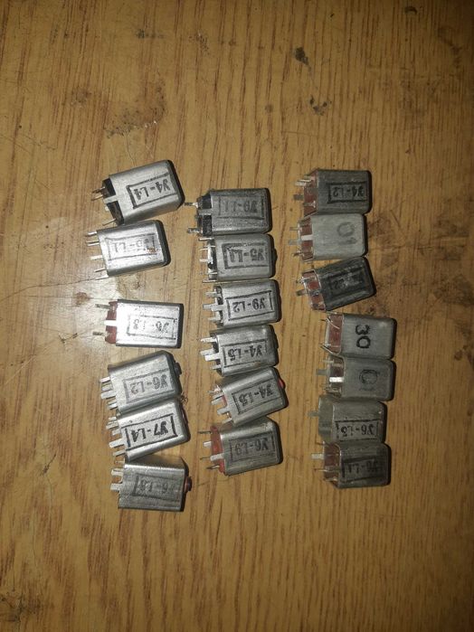 Резистори,бобини,микрофони,стабилизатори,транзистори,стартери.
