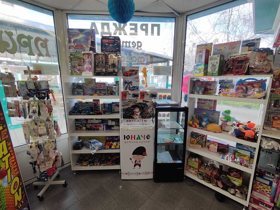 Шкафове за магазин