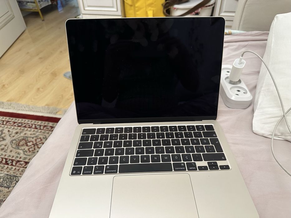 Продам новый макбук М4(256гб)