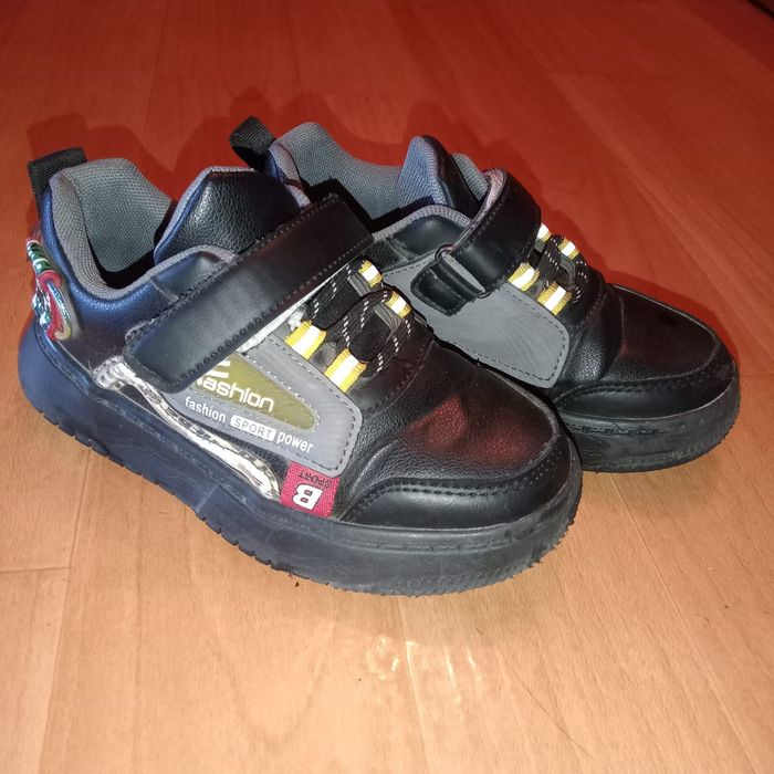 Кроссовки на мальчика. Размер 29