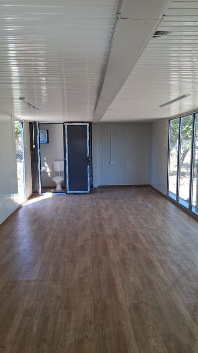 Vand containere modulare la super preț