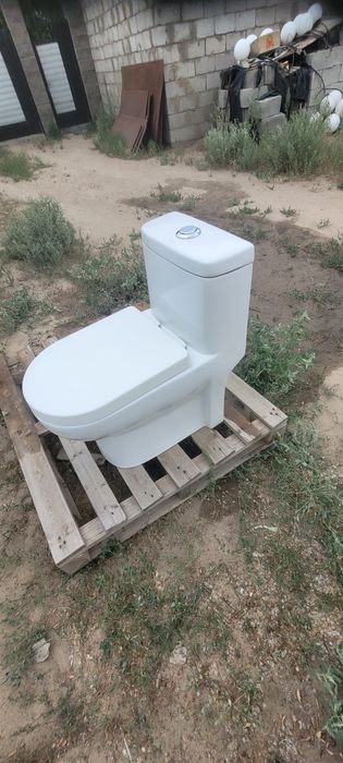 Продам унитаз монолит