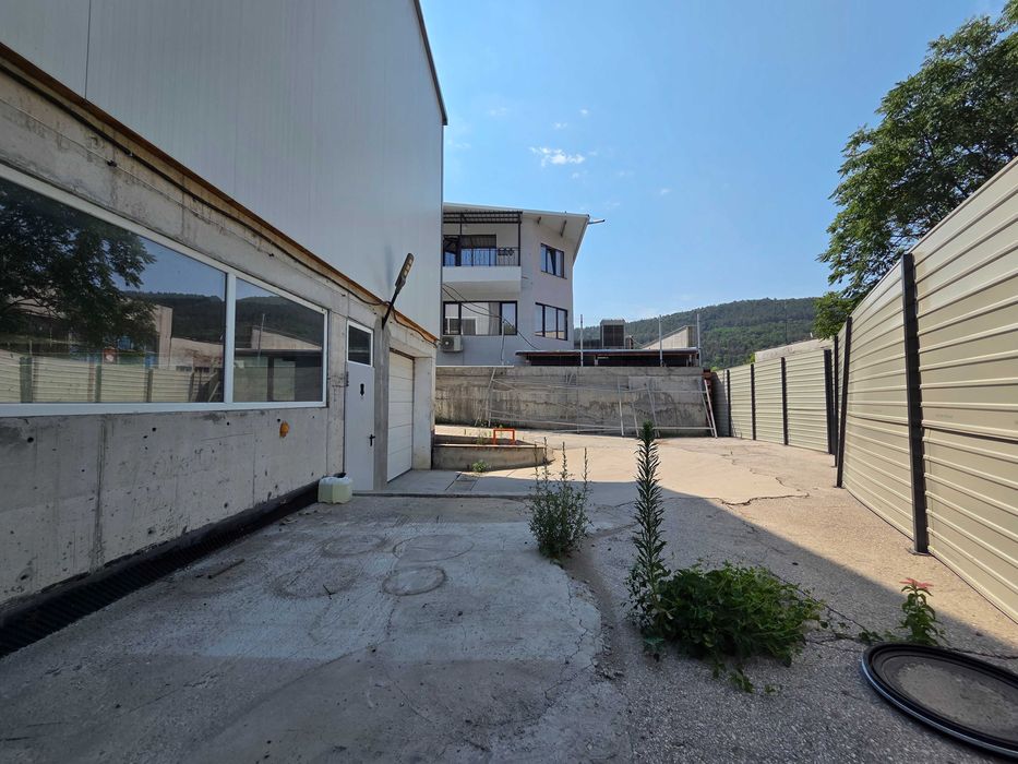 Дава се под наем Склад в Велико Търново, Чолаковци - 300 кв.м за 918 € - Снимка #6