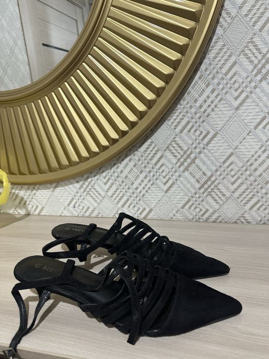 Стильная обувь на 40-41 размеры