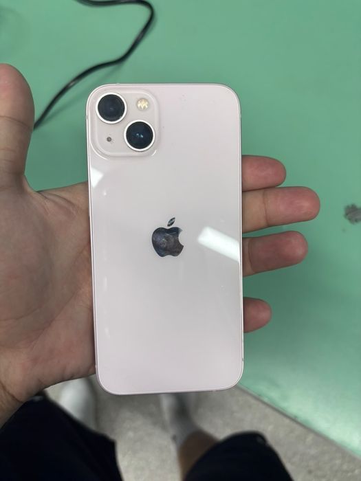 Продам iphone 13.
