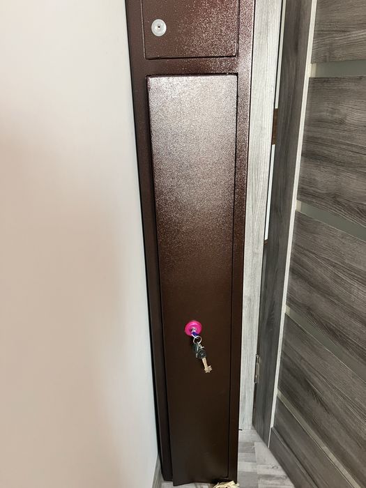 Сейф и сигнализация в хорошем состоянии новый почти