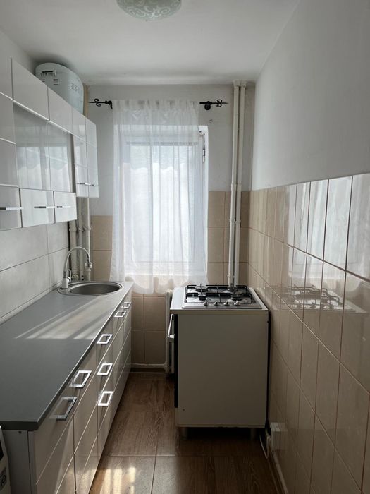 Vand apartament 0722844357 ( baie ,bucatarie ,cămară ,sufragerie si 2 dormitoare la parter, semidecomndat cu supra.utila  de 44 m2. Pret  negociabil