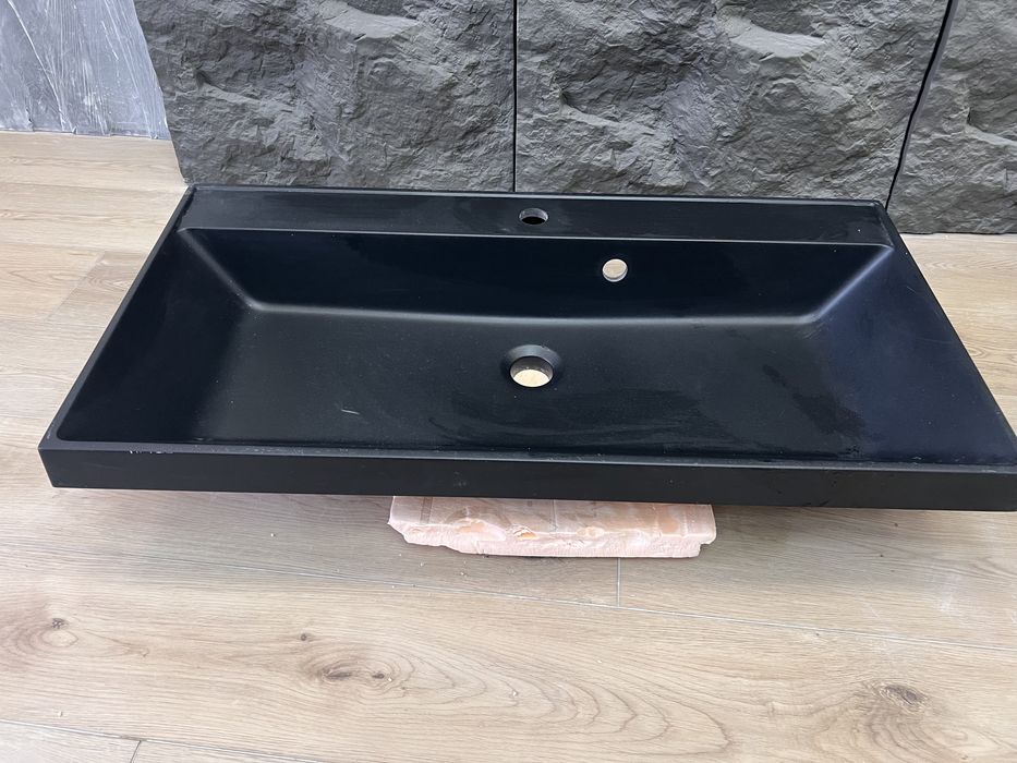 Раковина черная