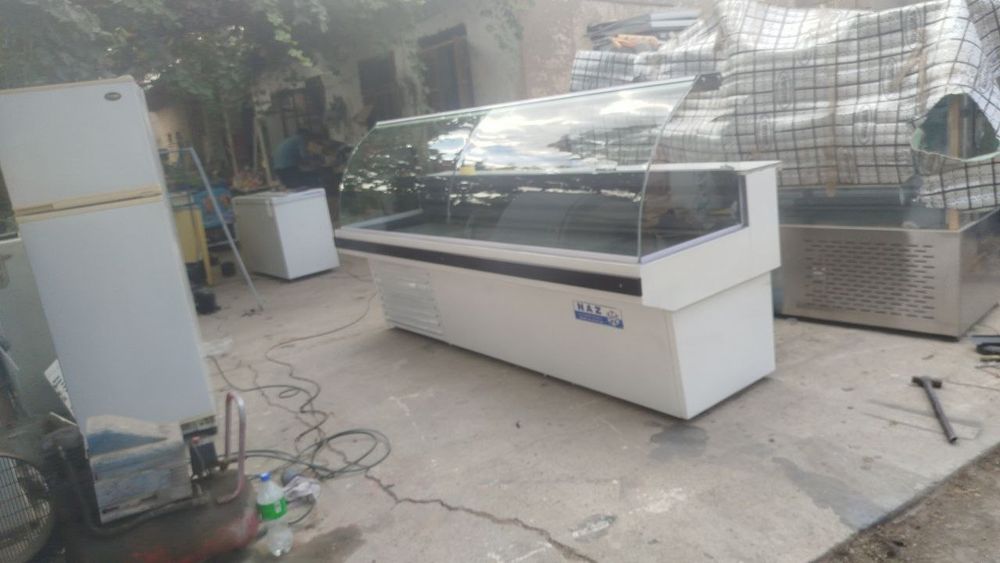 Витрина холодильник сотилади