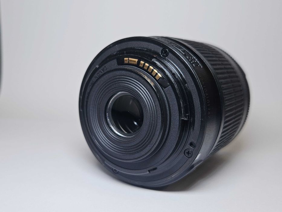 Obiectiv Canon EF-S 18-55mm f/3.5-5.6 IS STM + Lens Hood + Filtru  UV