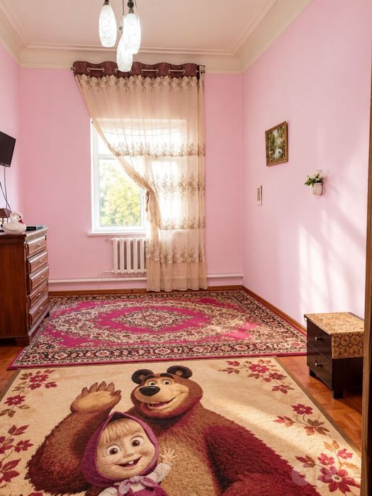 Geofizikada 15 sotix burchak hovli, 2 ta kochaga chiqish yoli bor