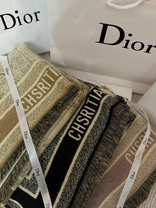 Шарфы в подарок идеальные