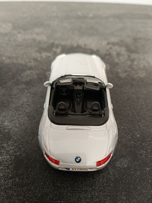 Bburago BMW Z8 .