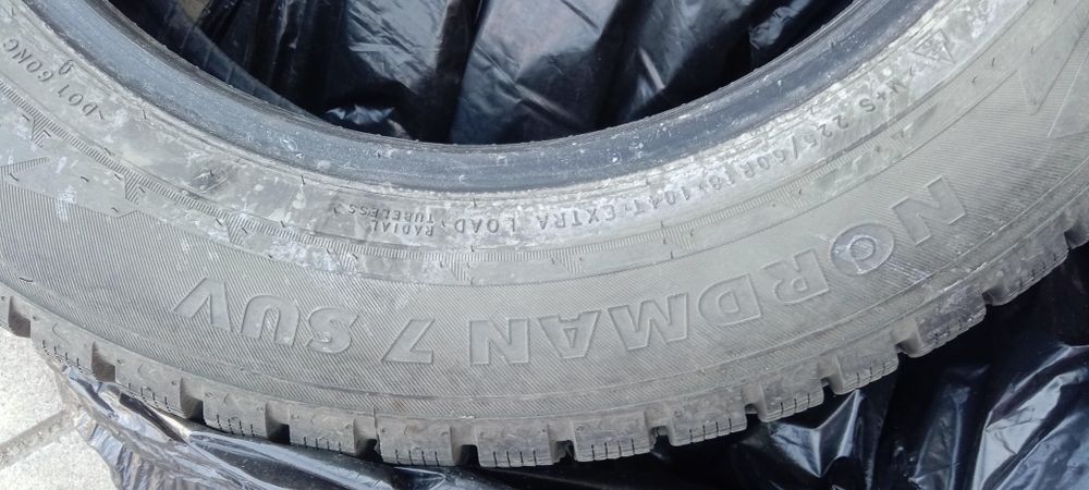 Продам шины зимние 225/60/18