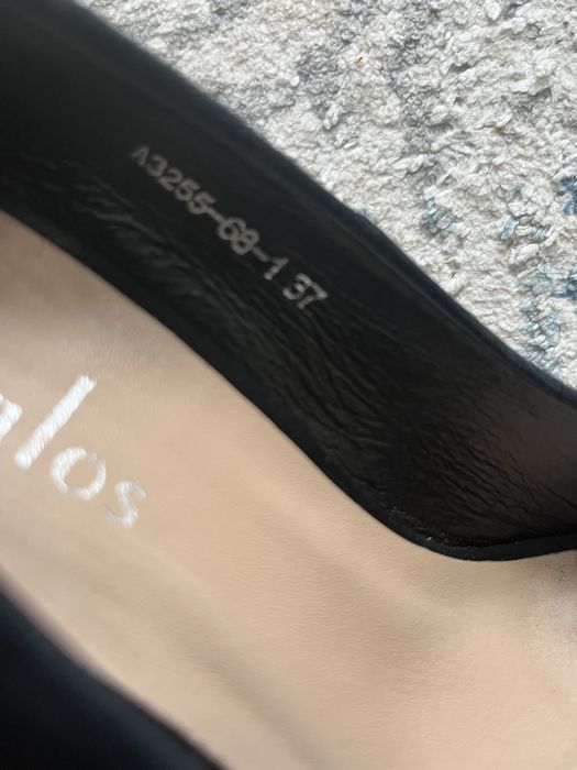 Продам замшевые туфли