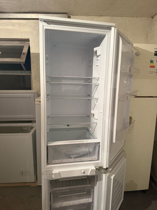 Продам встраеваемый холодильник