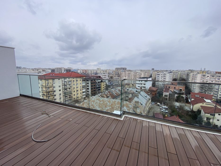 Balustrada din sticls securizata fixata in profil menghina
