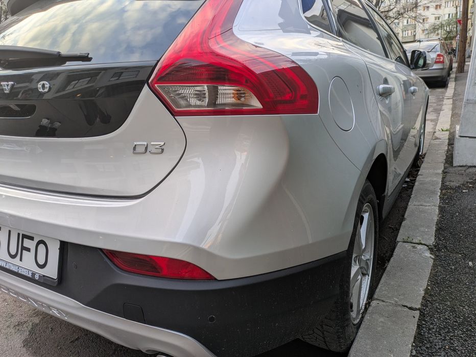 Volvo V40 Cross Country blue ocean