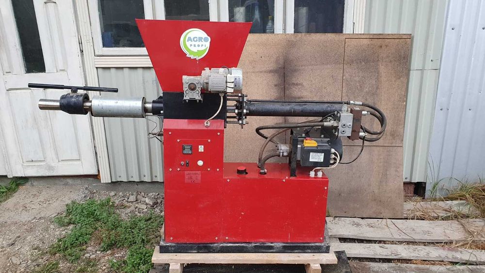 Presa brichete rumegus