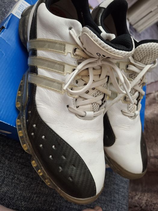 Продам оригинальные кроссовки Adidas