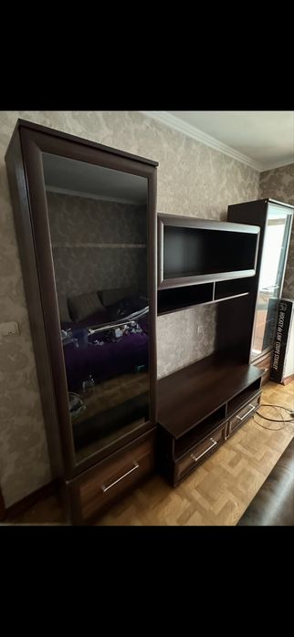 Продам стенку под телевизор