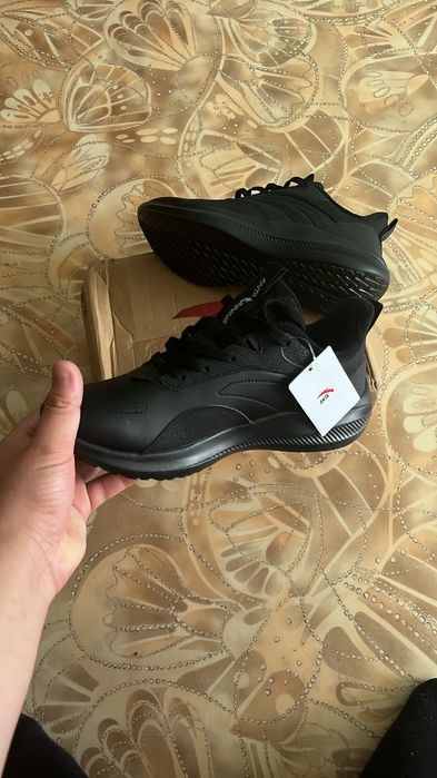 Продам оригинал Кроссы Анта 15.000