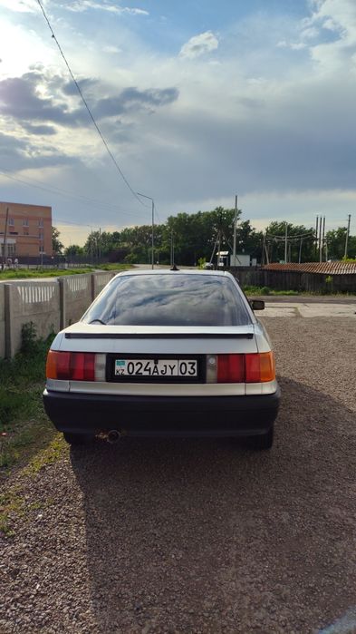 Продам. Ауди 80 б3 1.8 объем.