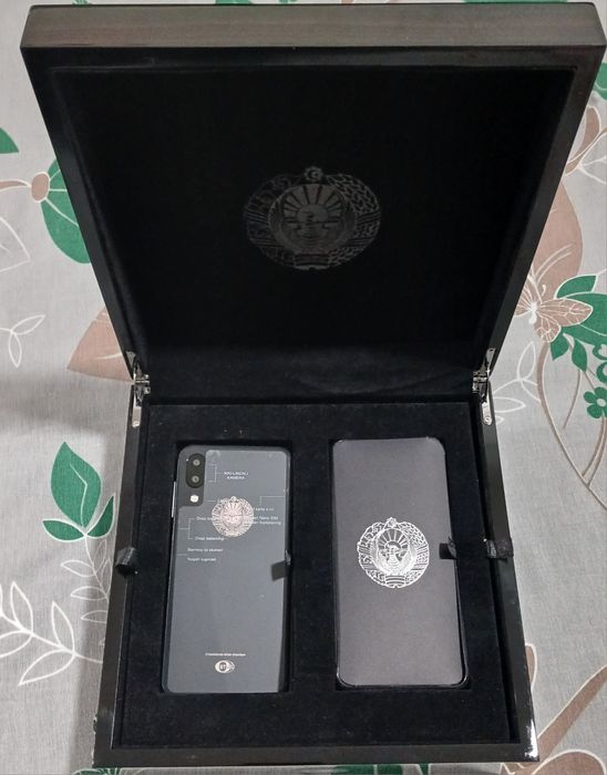 Uzmobile premium telefon