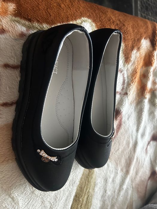 Продам школьные туфли.