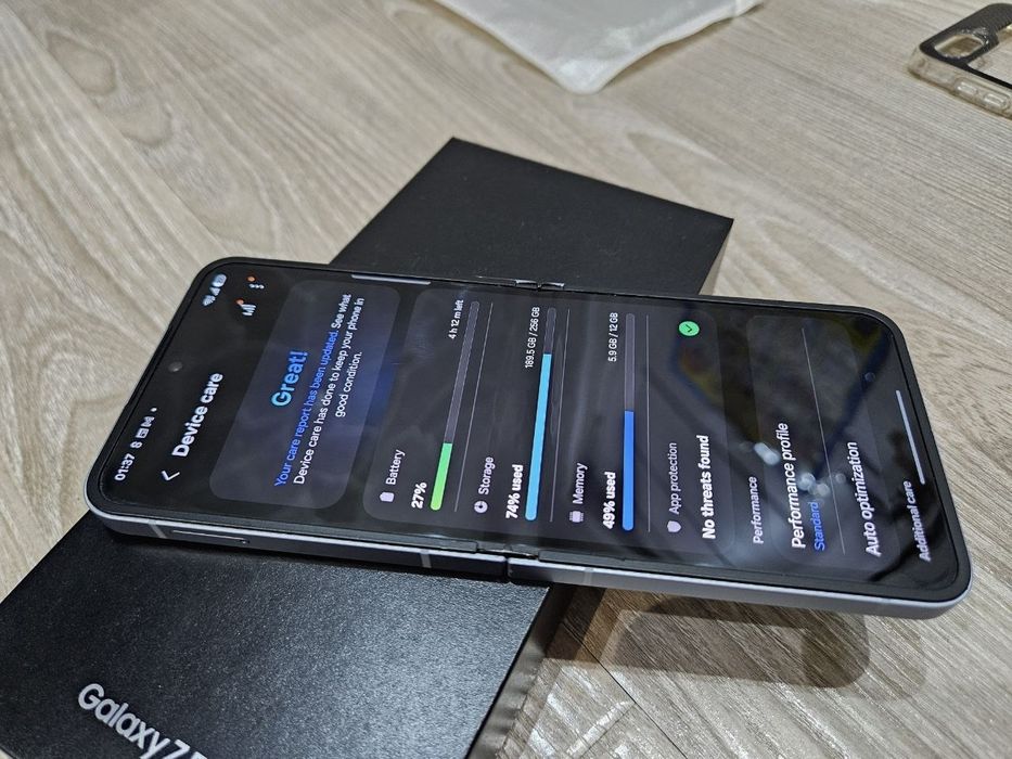 Продам Samsung Galaxy Z Flip 6 12/256