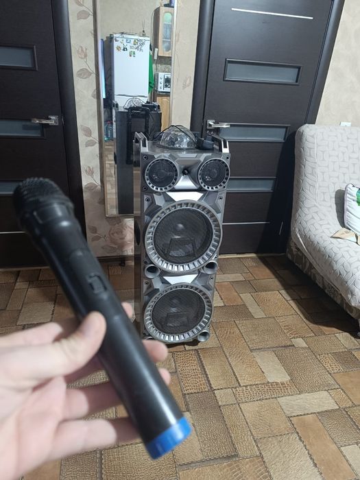 Продам блютуз колонку,микрофон