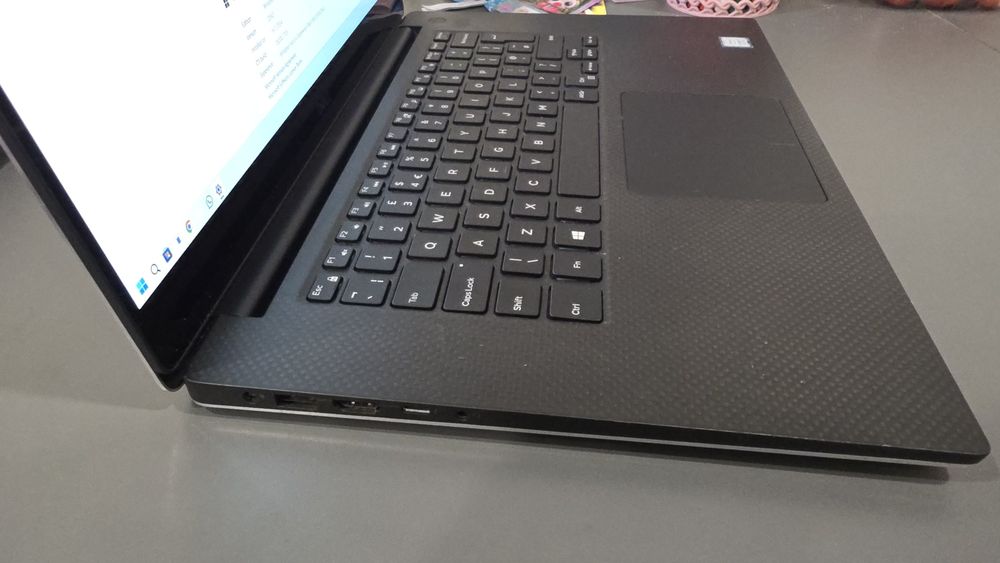 DELL XPS 15 7590 I7