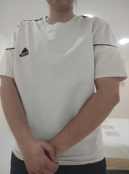 Одежда adidas белая футболка