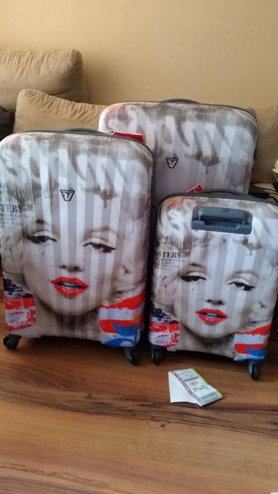 Сет от 3 бр твърди куфара Roncato