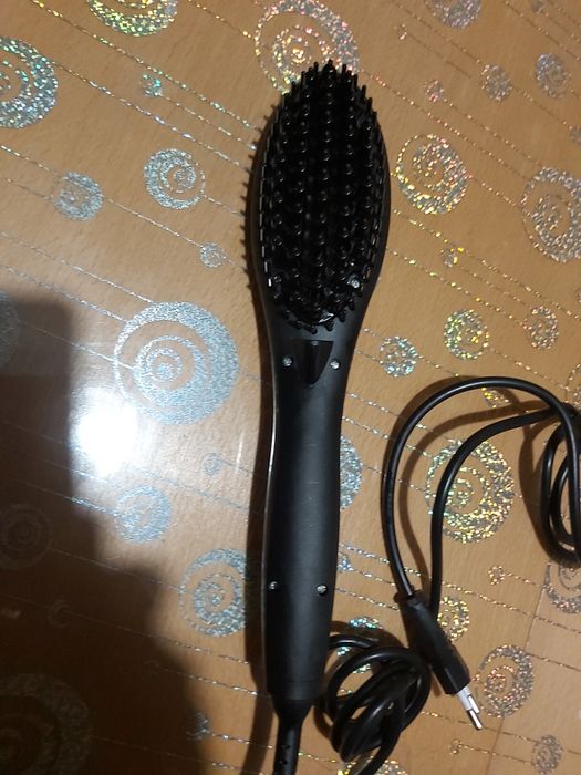 Четка за изправяне на коса