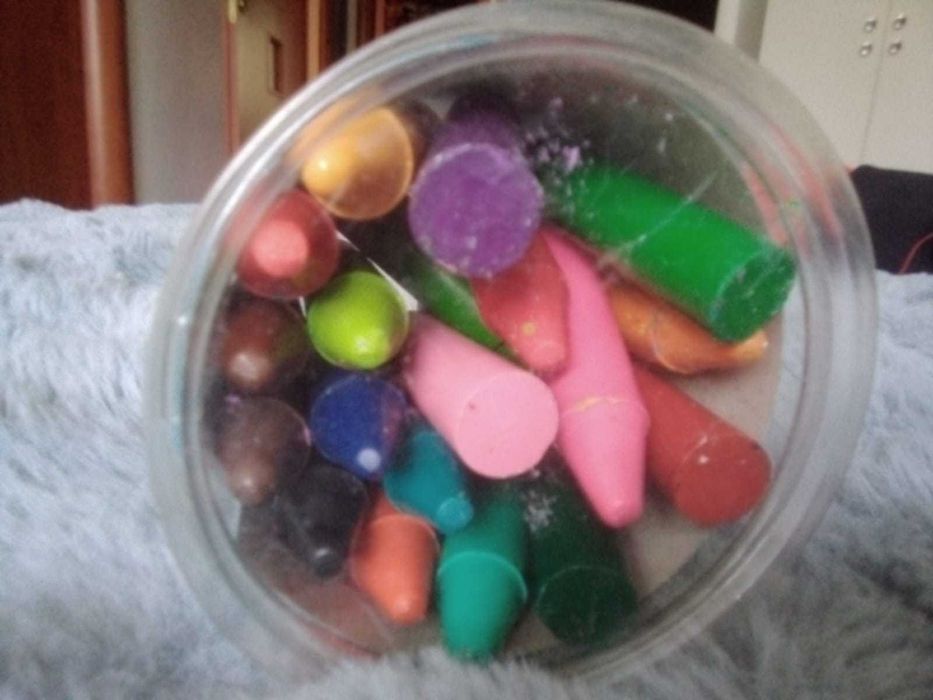 Creioane de desenat pe cada/pereti