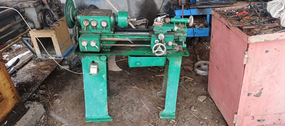 Токарный станок сотилади