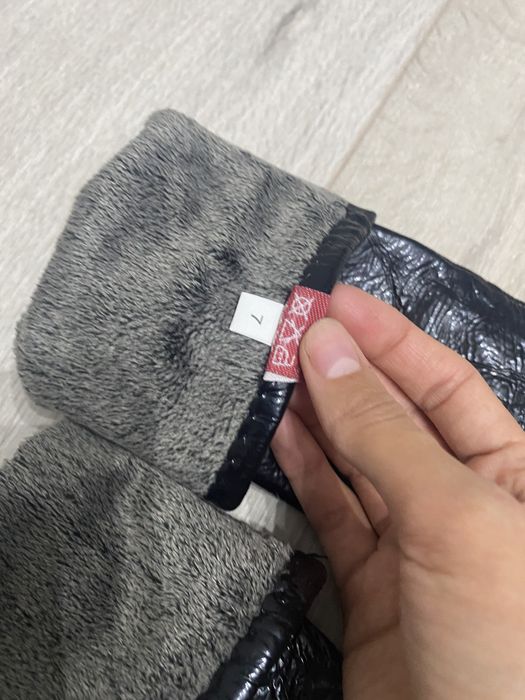 Лаковые женские перчатки