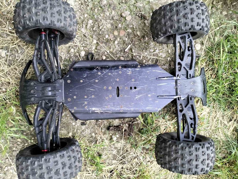 СПЕШНО! Arrma Kraton 6S V5 BLX – Много запазен, с безчетков Savox и сериозен тунинг