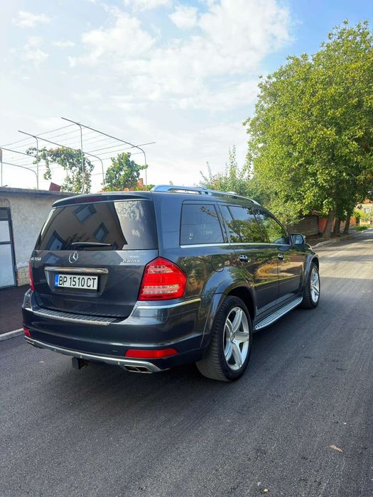 Продавам Mercedes GL550