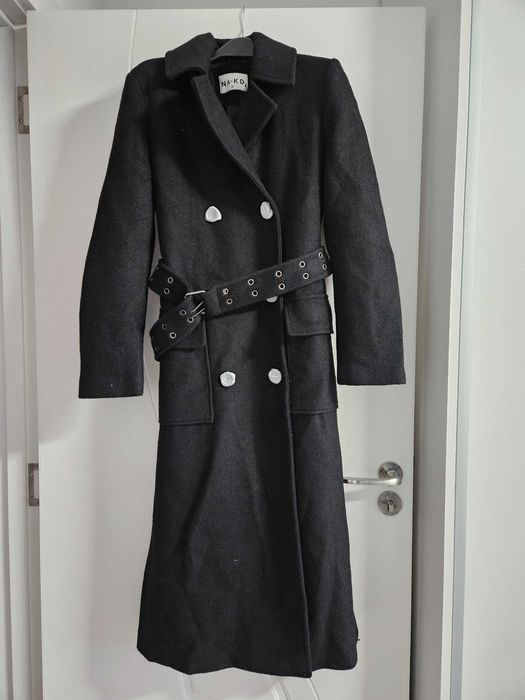 Чисто ново черно палто размер UK36