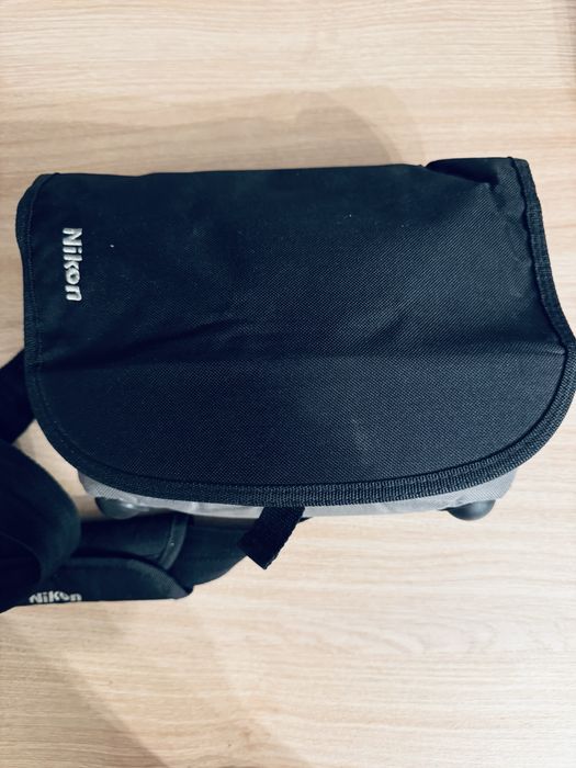 Nikon D3200, folosit foarte putin, impecabil, cu obiectiv 18-55 mm