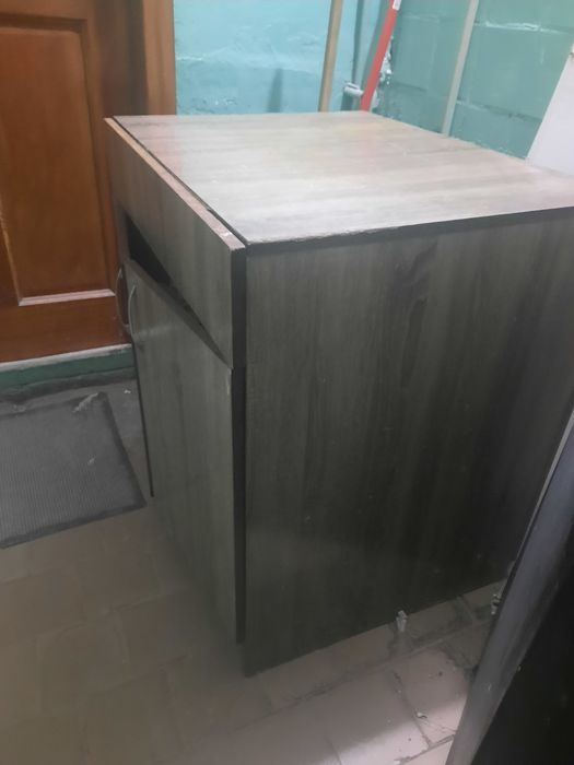 Продам стол-шкаф,торг