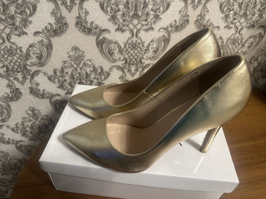 Туфли золотистые вечерние