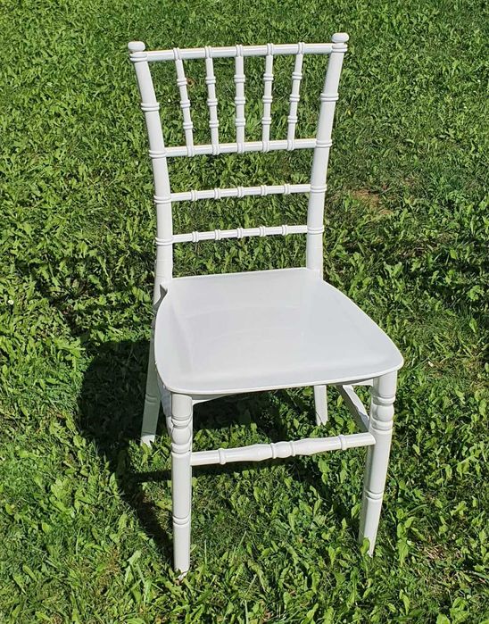 Vand scaune chiavari albe pur