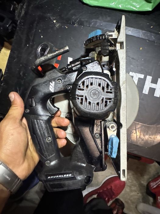 Circular  Makita dhs680