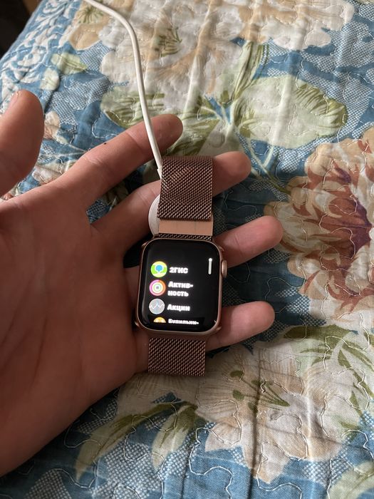 Apple watch 4 (40mm]