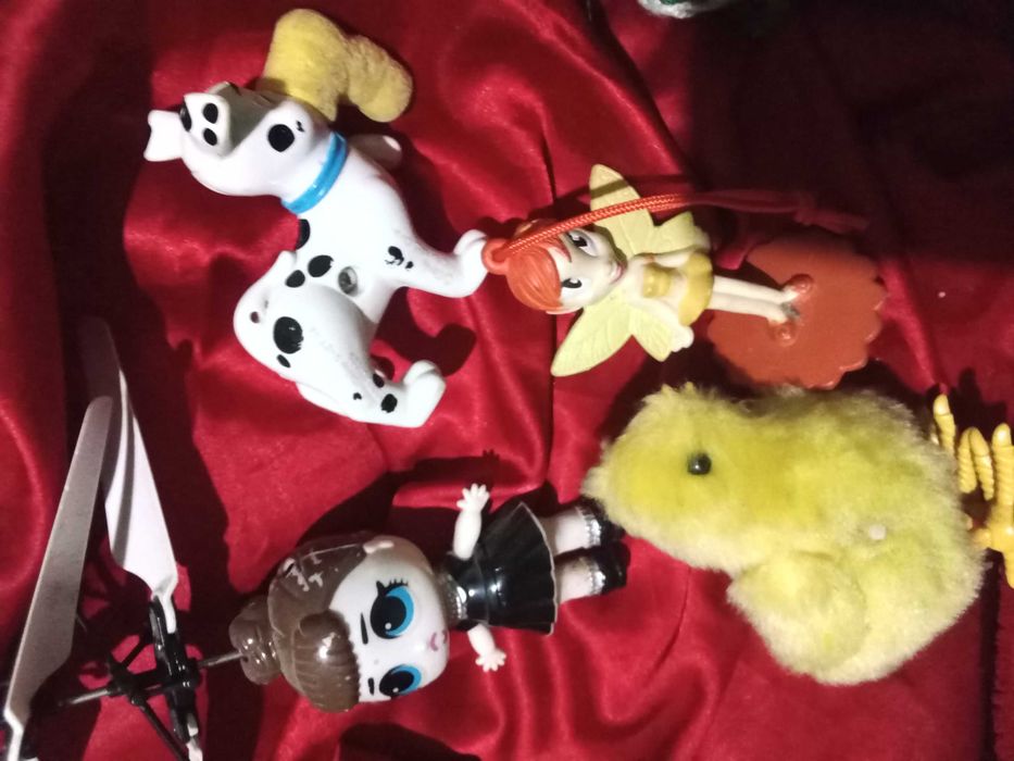 Цял лот от фигурки