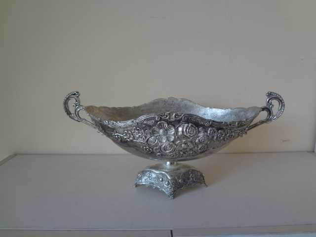 Голяма разкошна сребриста купа